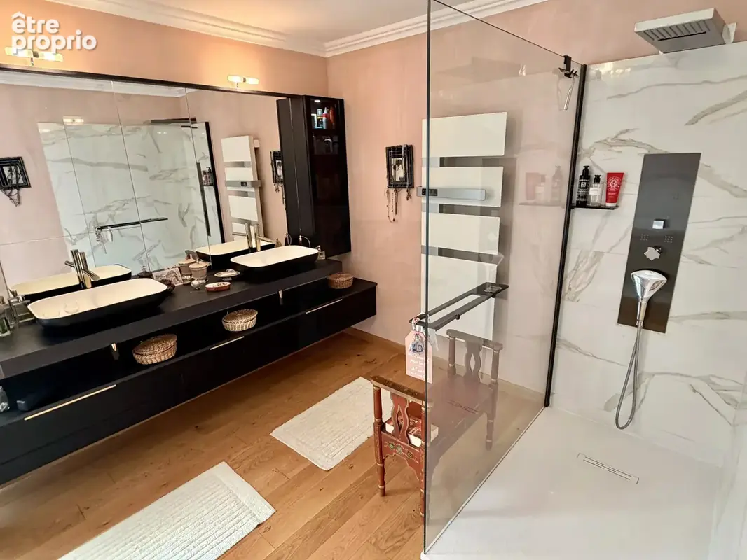 Élégante propriété avec villa principale, mazet en pierres et piscine - photo 47