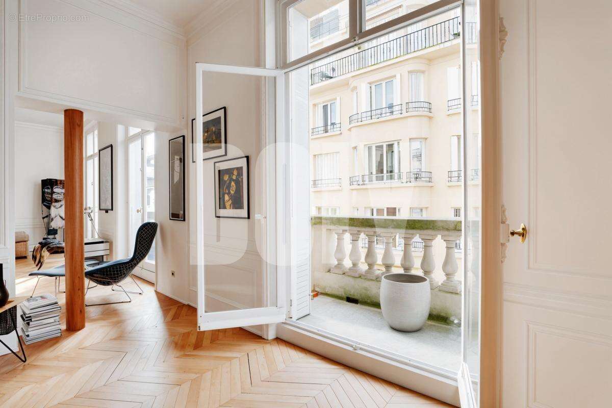 Appartement à PARIS-16E