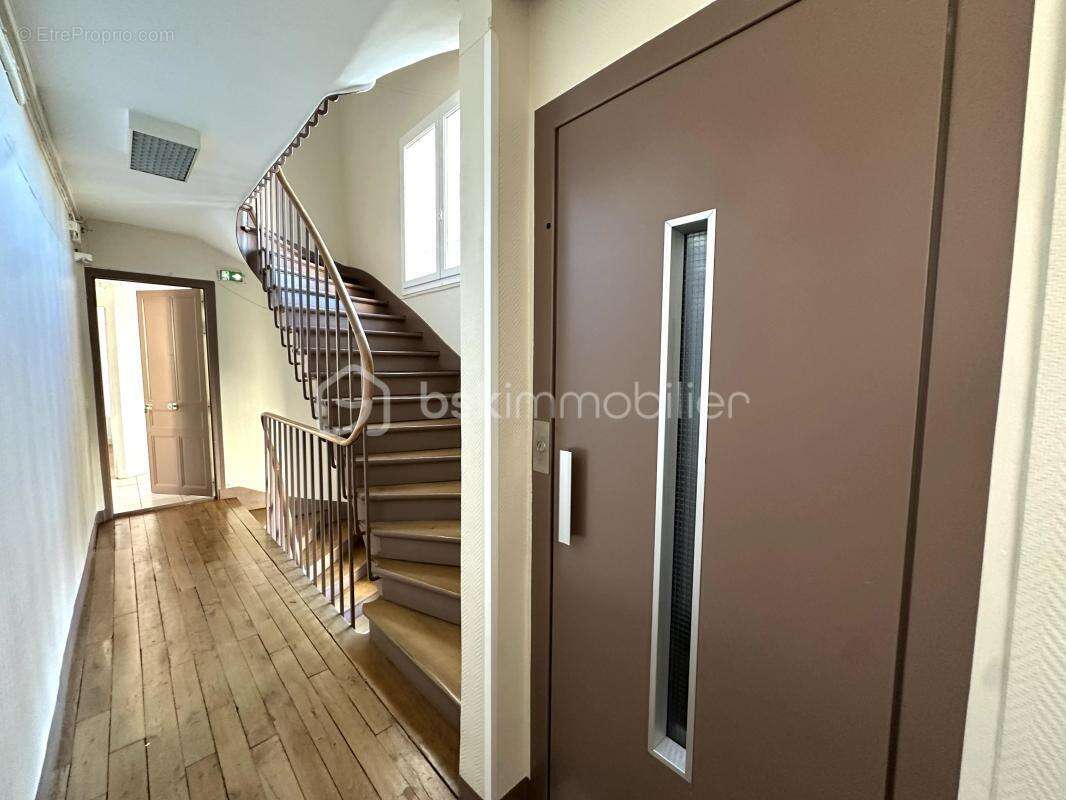 Appartement à LA GARENNE-COLOMBES