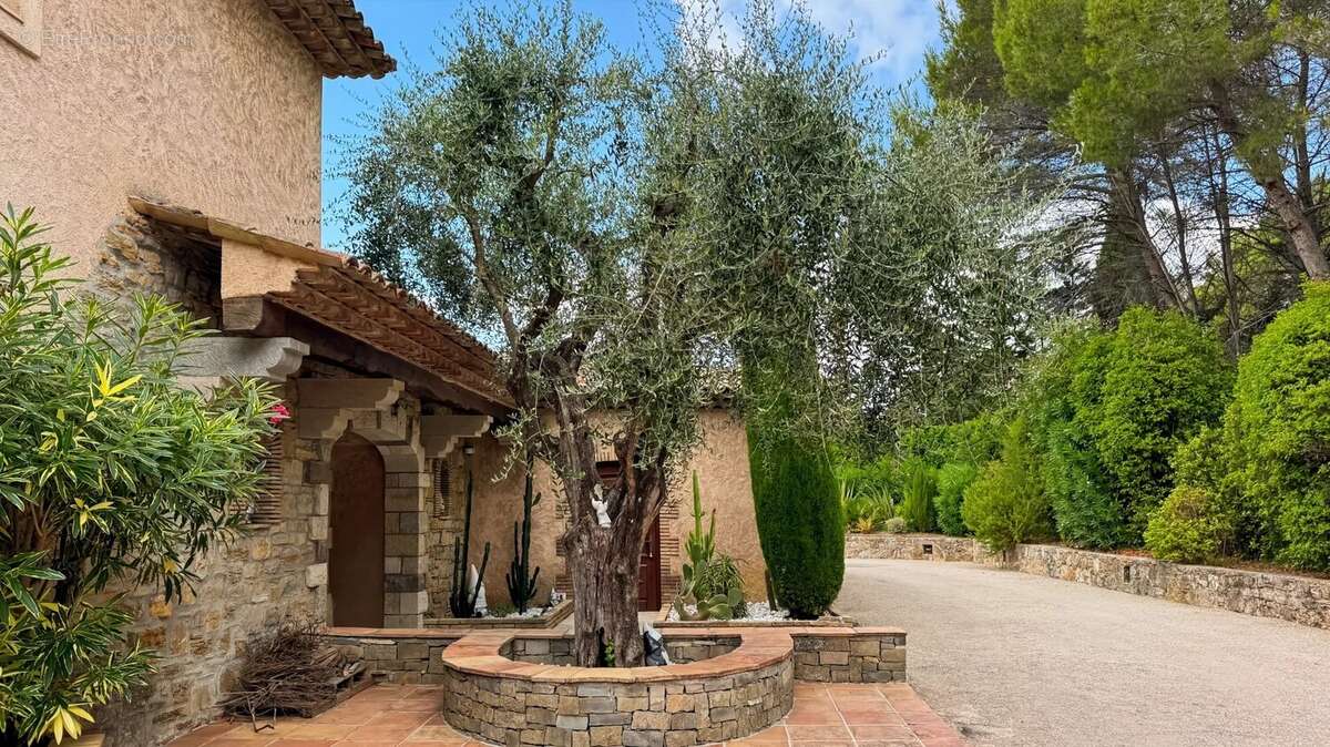 Maison à MOUANS-SARTOUX