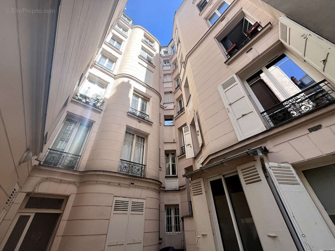 Appartement à PARIS-14E