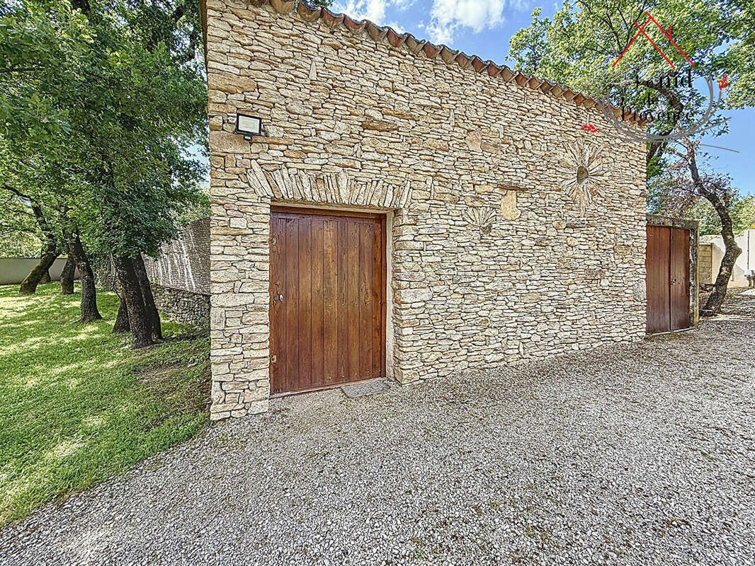 Maison à LA ROQUE-SUR-PERNES