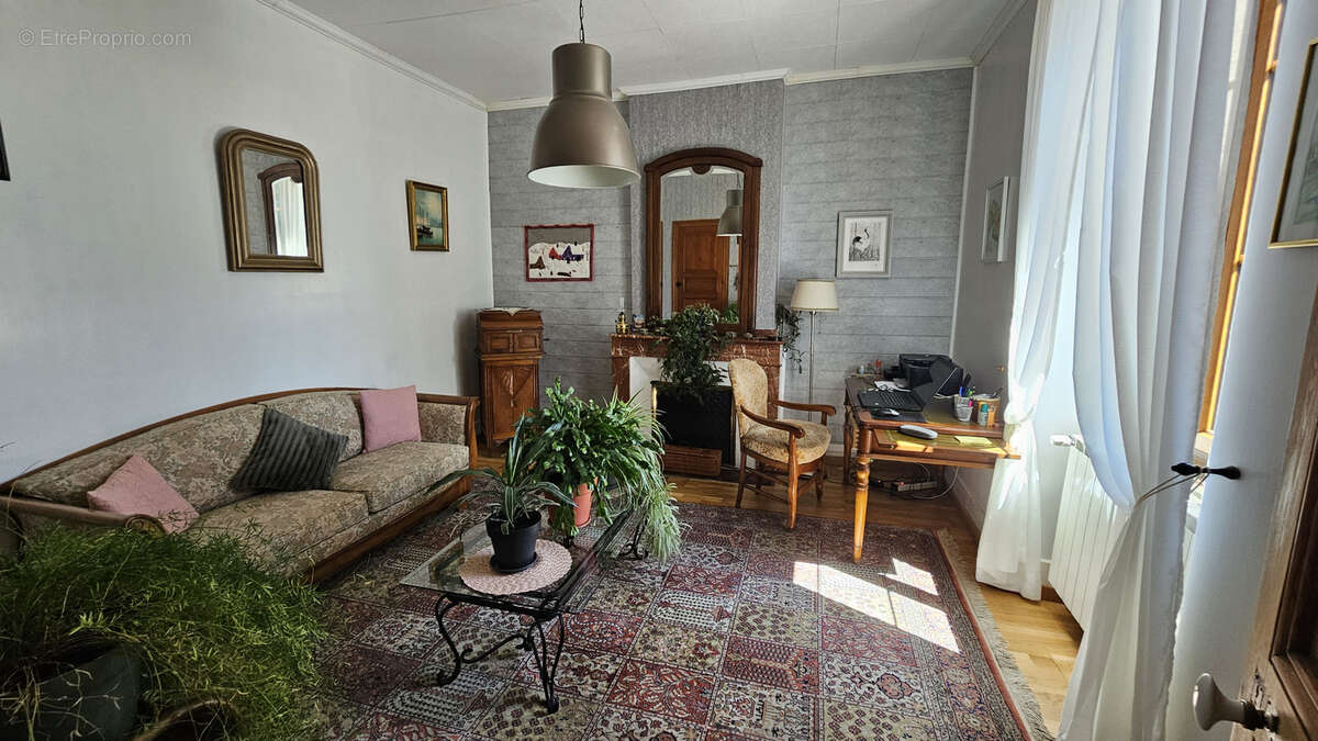 BEAUCHALOT - Maison de Maitre de 202 m2 sur terrain de 1400 m2 - photo 3