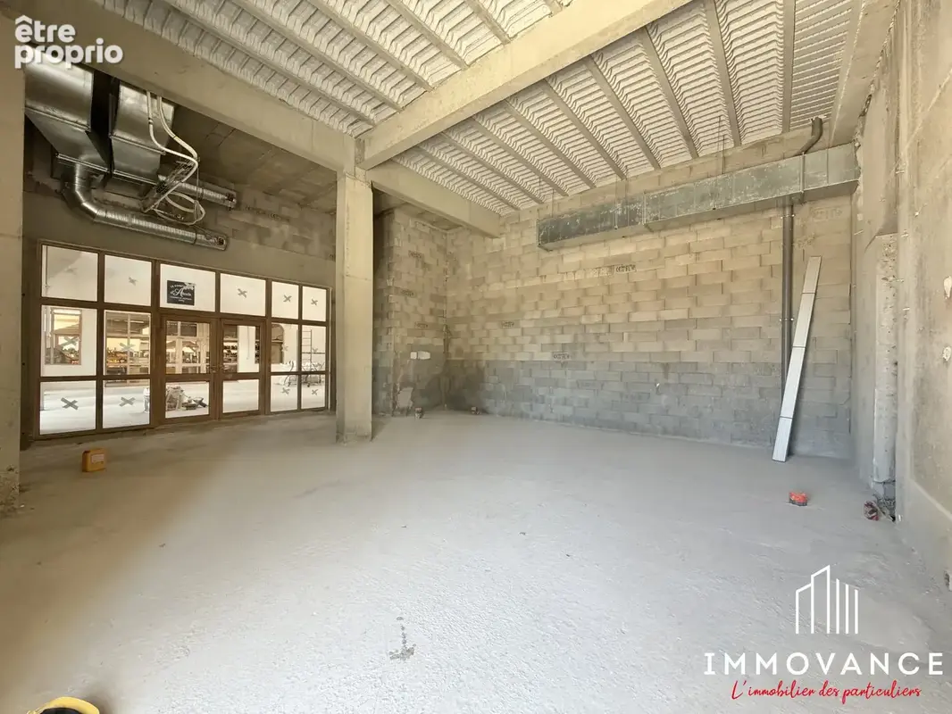 Commerce 109 m² à vendre à Sommieres (30250) - photo 2