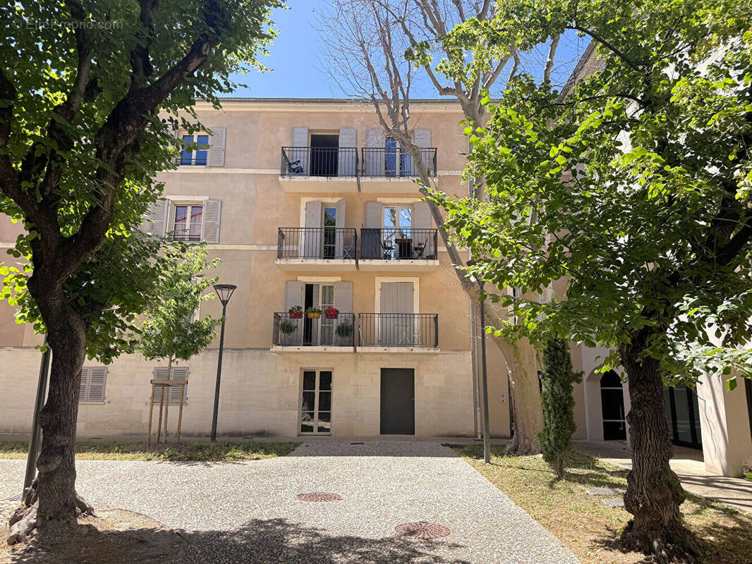Appartement à VILLENEUVE-LES-AVIGNON