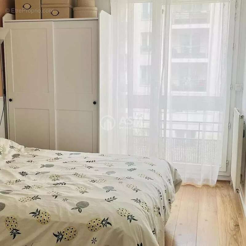 Appartement à COURBEVOIE