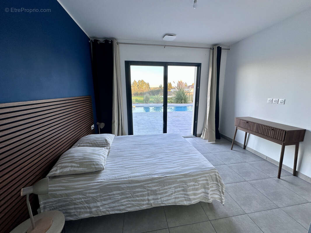 Maison à COURS-DE-PILE