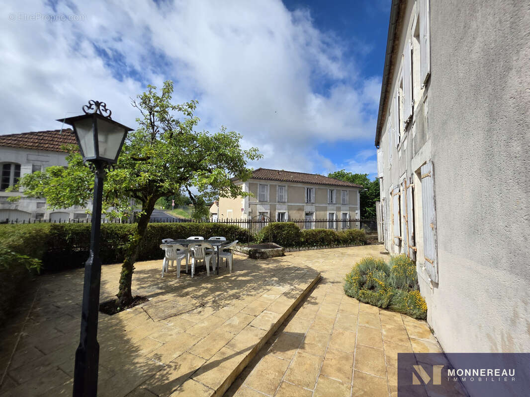 Maison de bourg a renover - photo 2