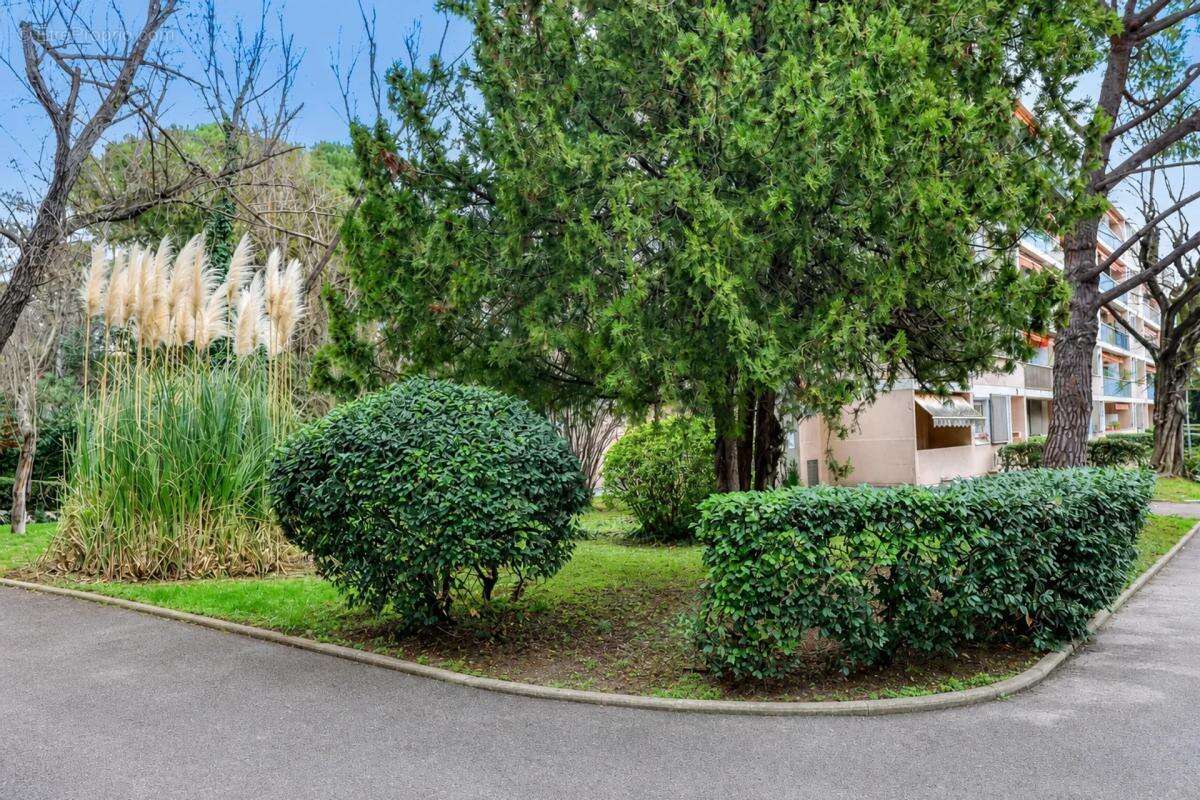 T4 familial 92 m² avec piscine - Marseille 13e - photo 13