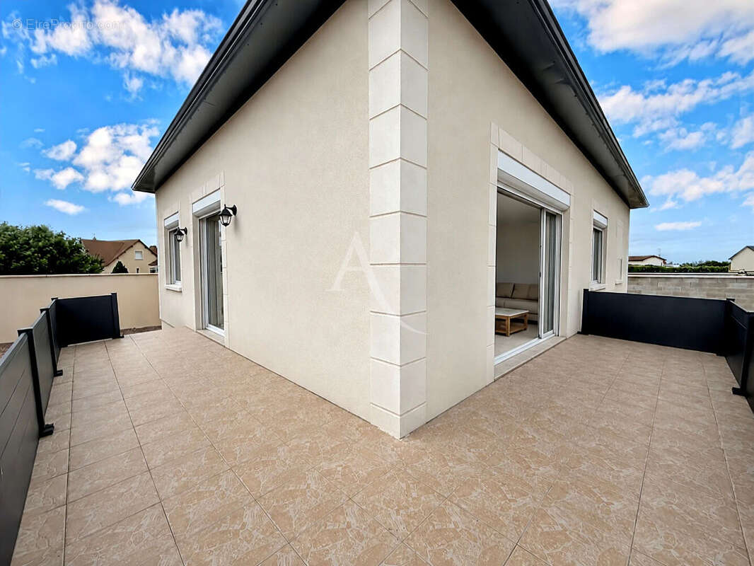 Maison à MIGNIERES