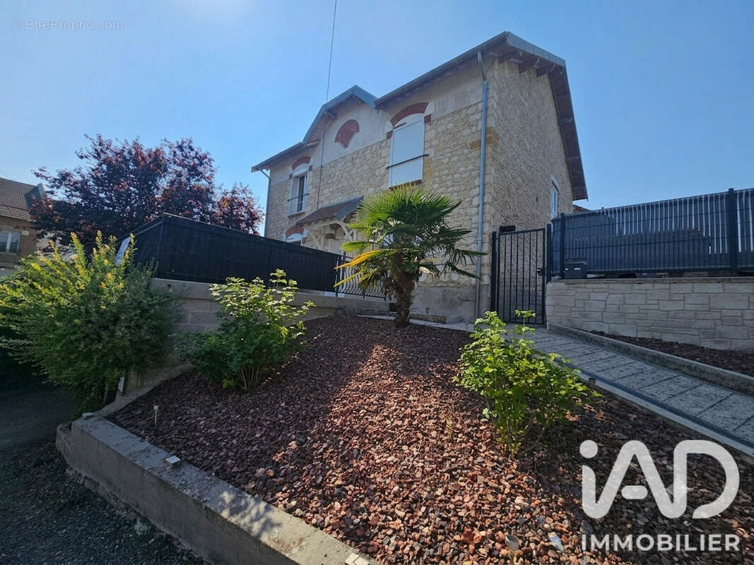 Maison 165 m² à Vouziers  - photo 2