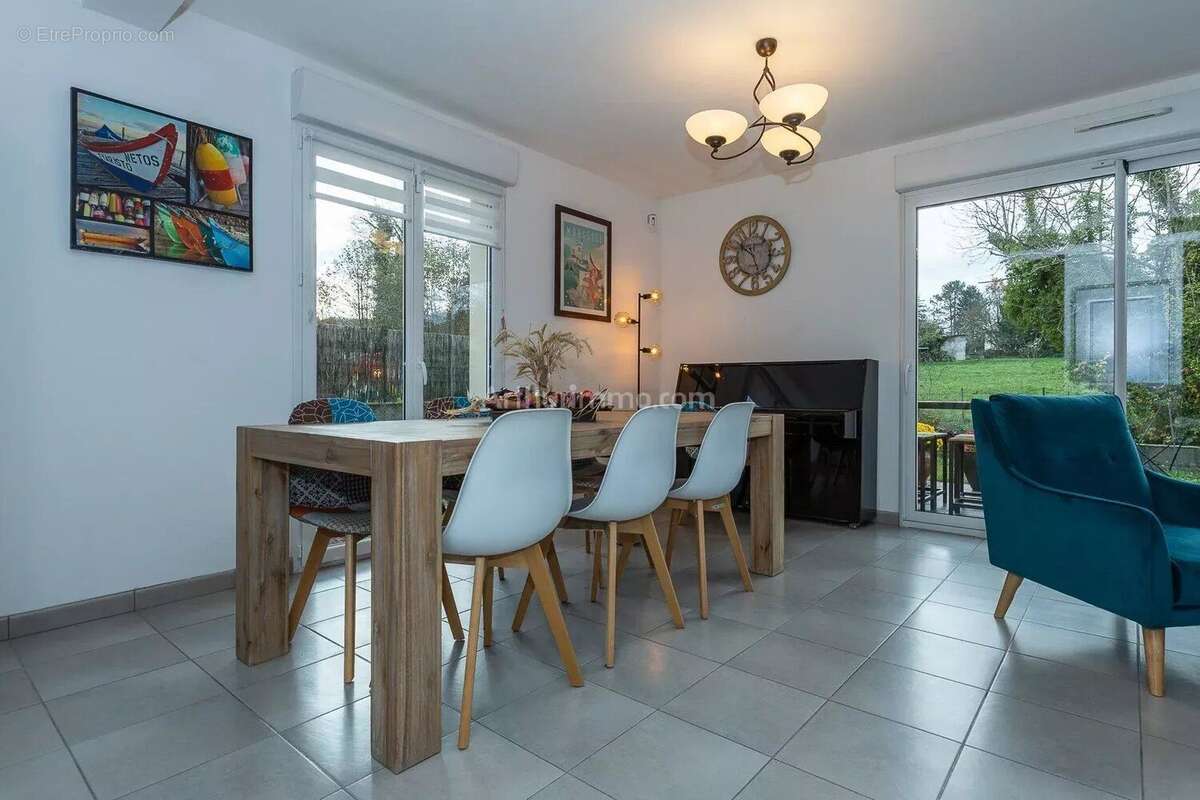 Maison à VEZERONCE-CURTIN