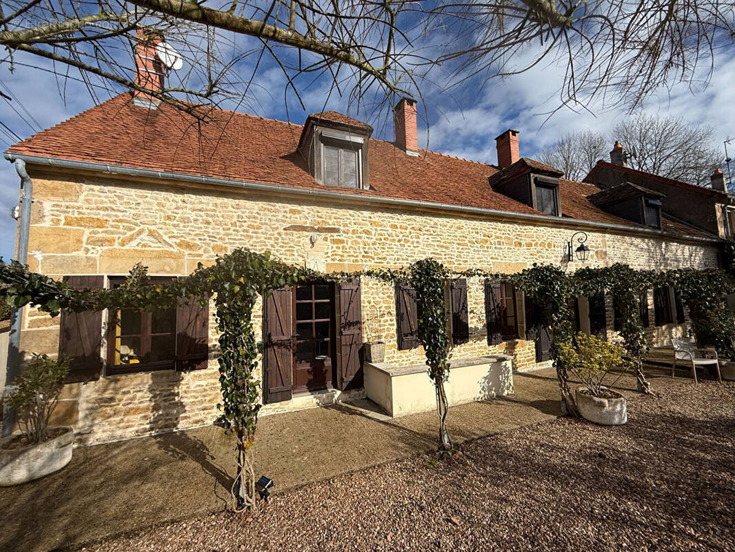 Maison à SAINT-SULPICE