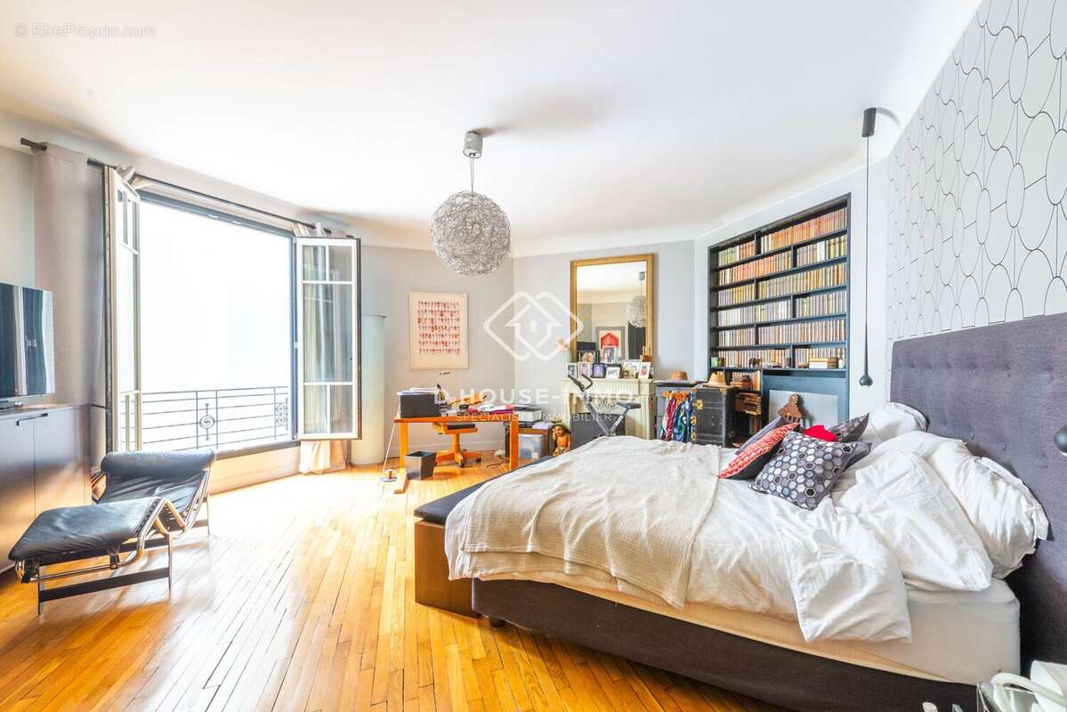 Appartement à NEUILLY-SUR-SEINE