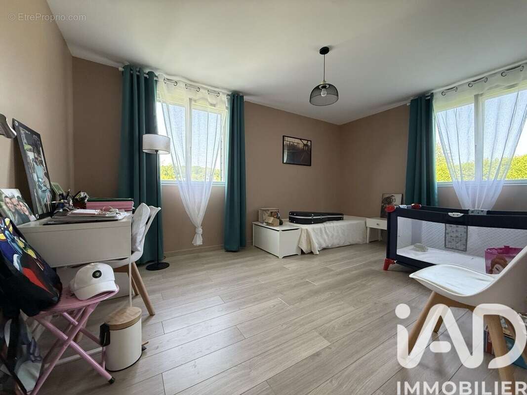 Photo 8
