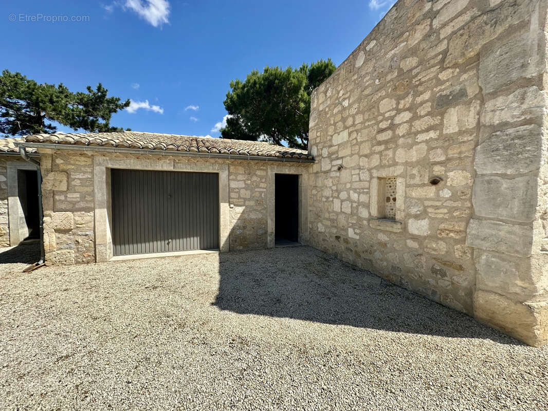 St Martin de Crau ( Caphan): Magnifique propriété composé d'un Mas T5 et un Mazet T3 - photo 20