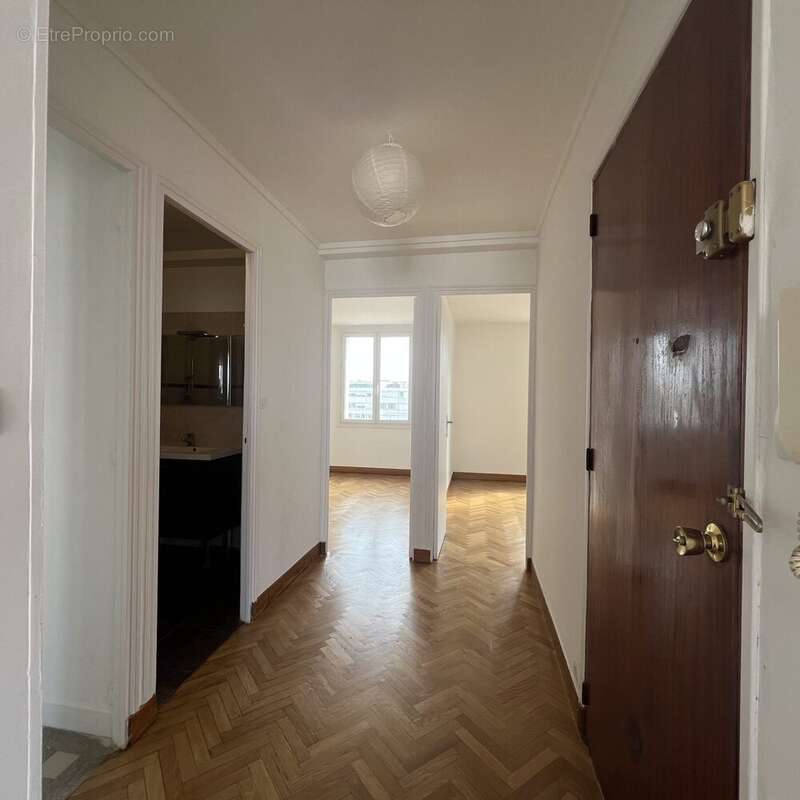 Appartement à MARSEILLE-4E