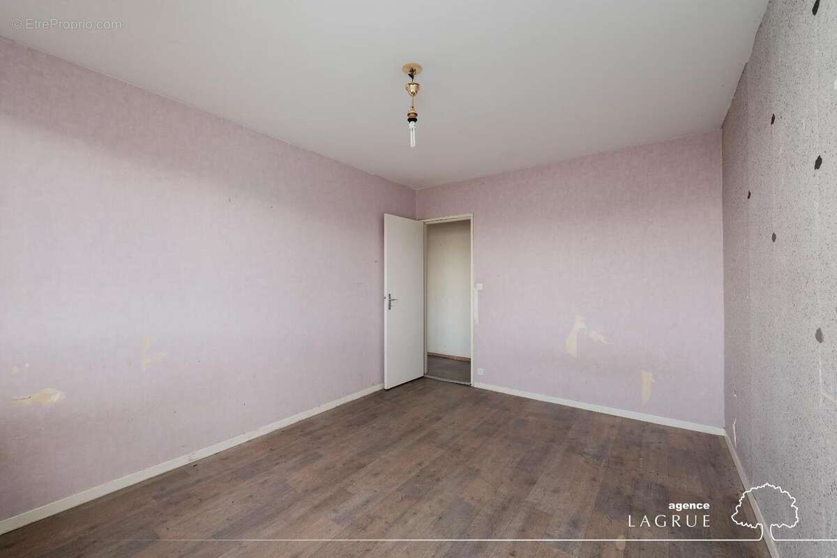   - Appartement à NEUVY