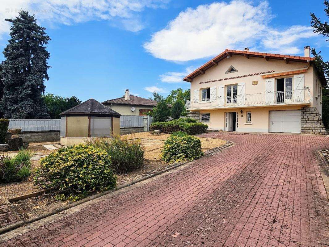 Maison 160 m² hab - 5 pièces - Grand sous sol - Terrain - Vertaizon 63 - photo 3