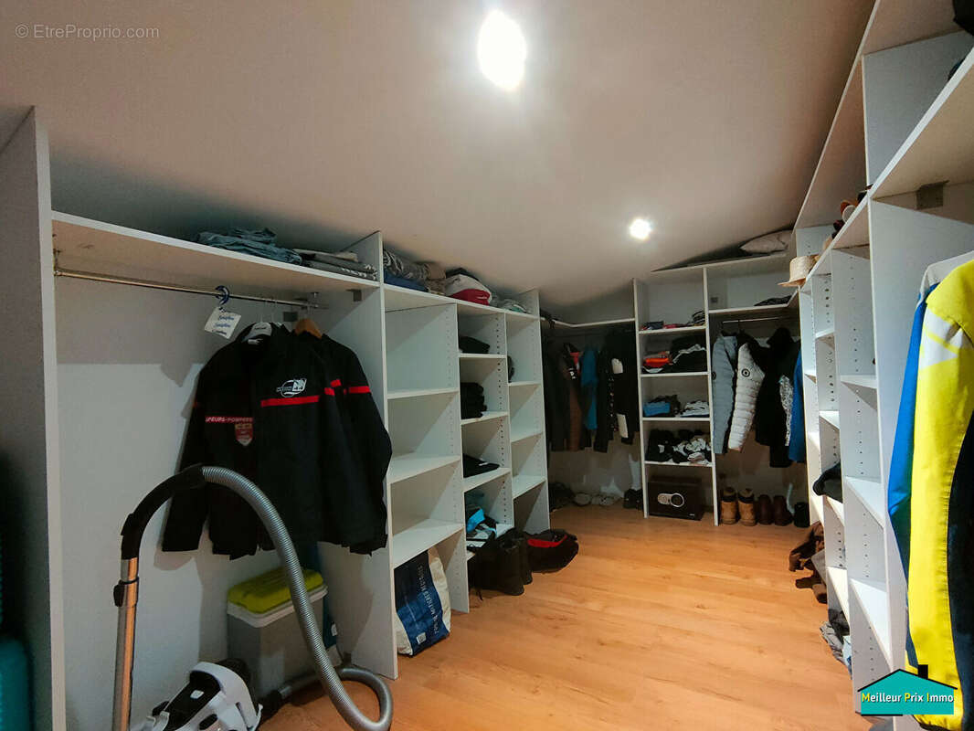 Commerce à SAINTE-PAZANNE