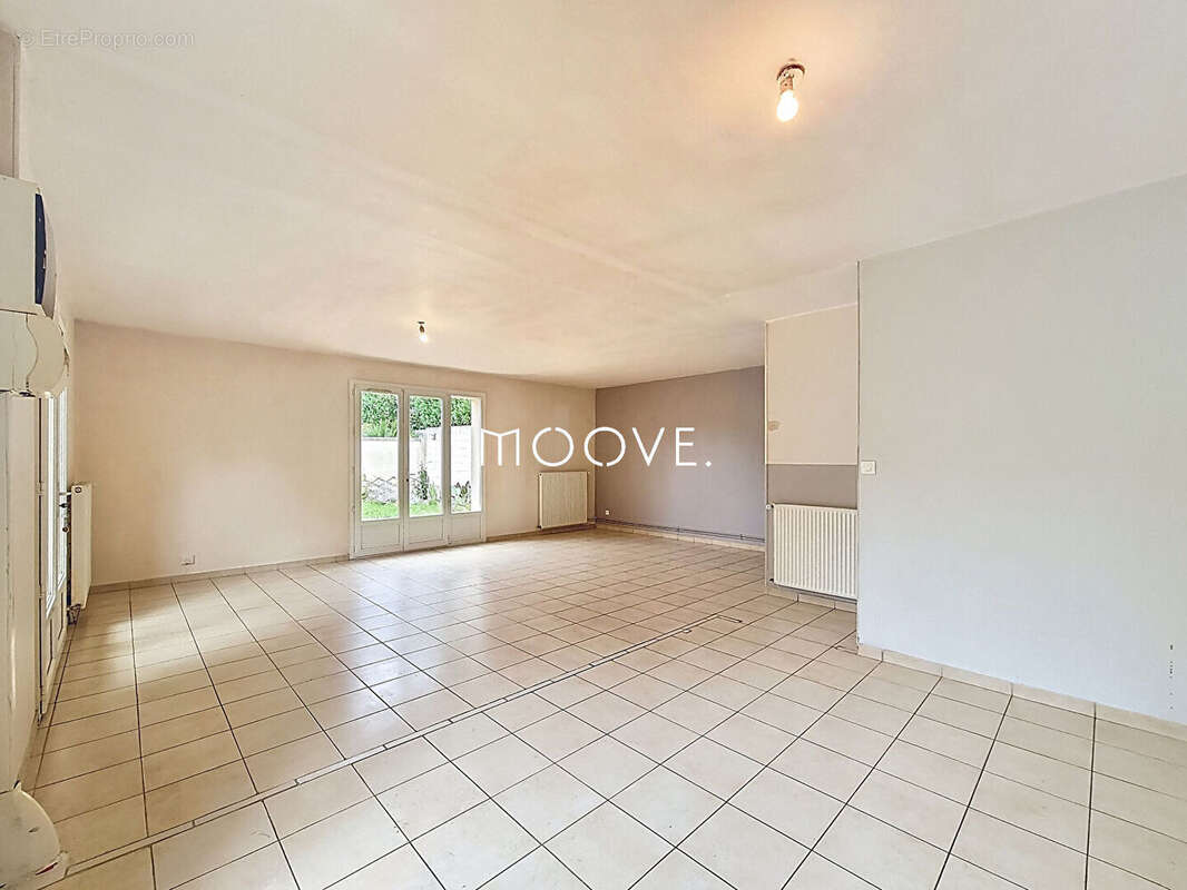 Maison à SAINT-ETIENNE-DU-ROUVRAY