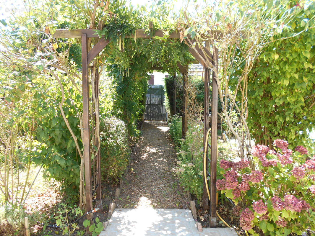 Maison à SAINT-GEORGES-SUR-LA-PREE