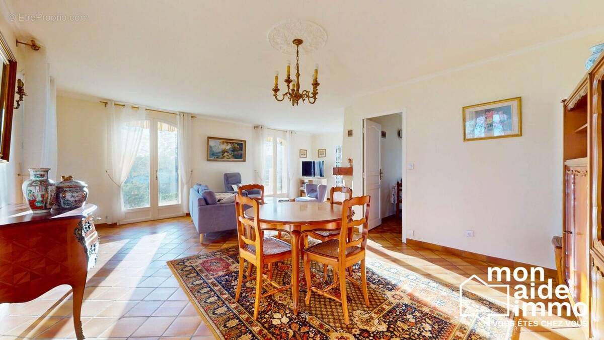 Maison à FARGUES-SAINT-HILAIRE