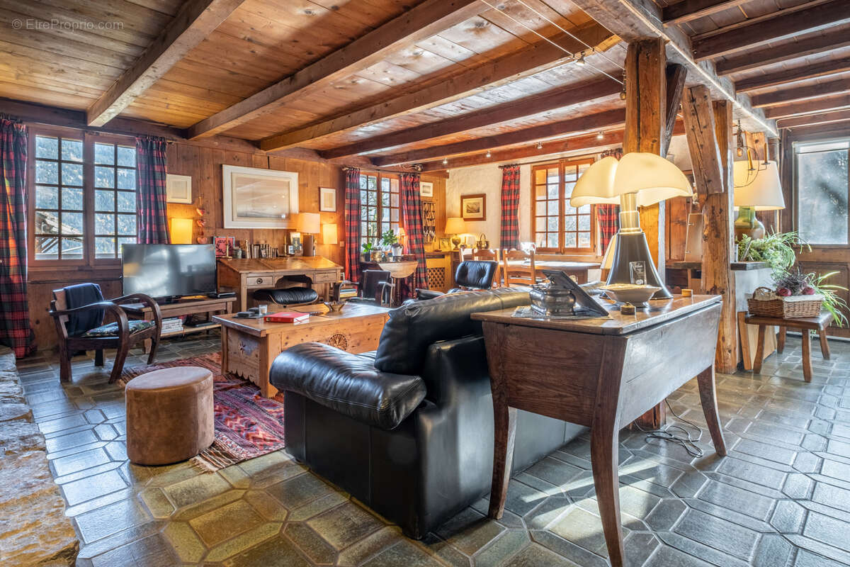 Saint-Gervais-Les-Bains/ Le Gollet - Chalet à rénover  -  L’âme de la montagne : un refuge de caractère aux ra - photo 3