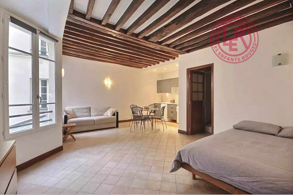 Appartement à PARIS-3E