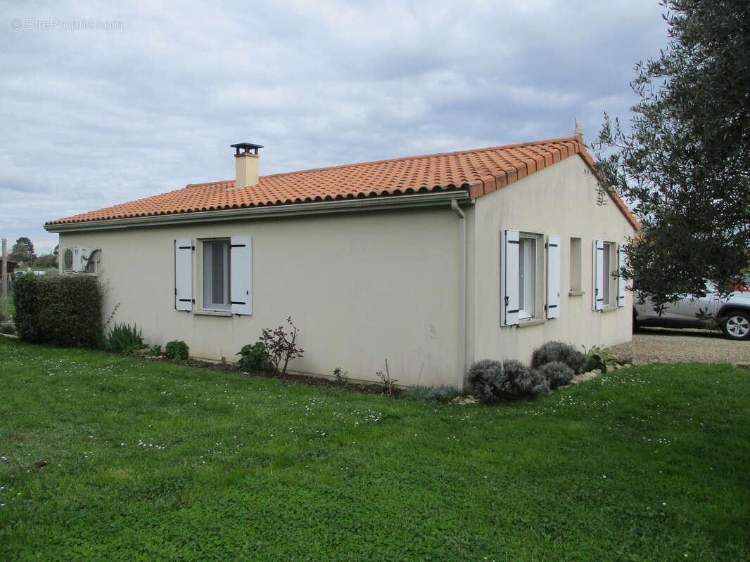 Maison à AMBERRE