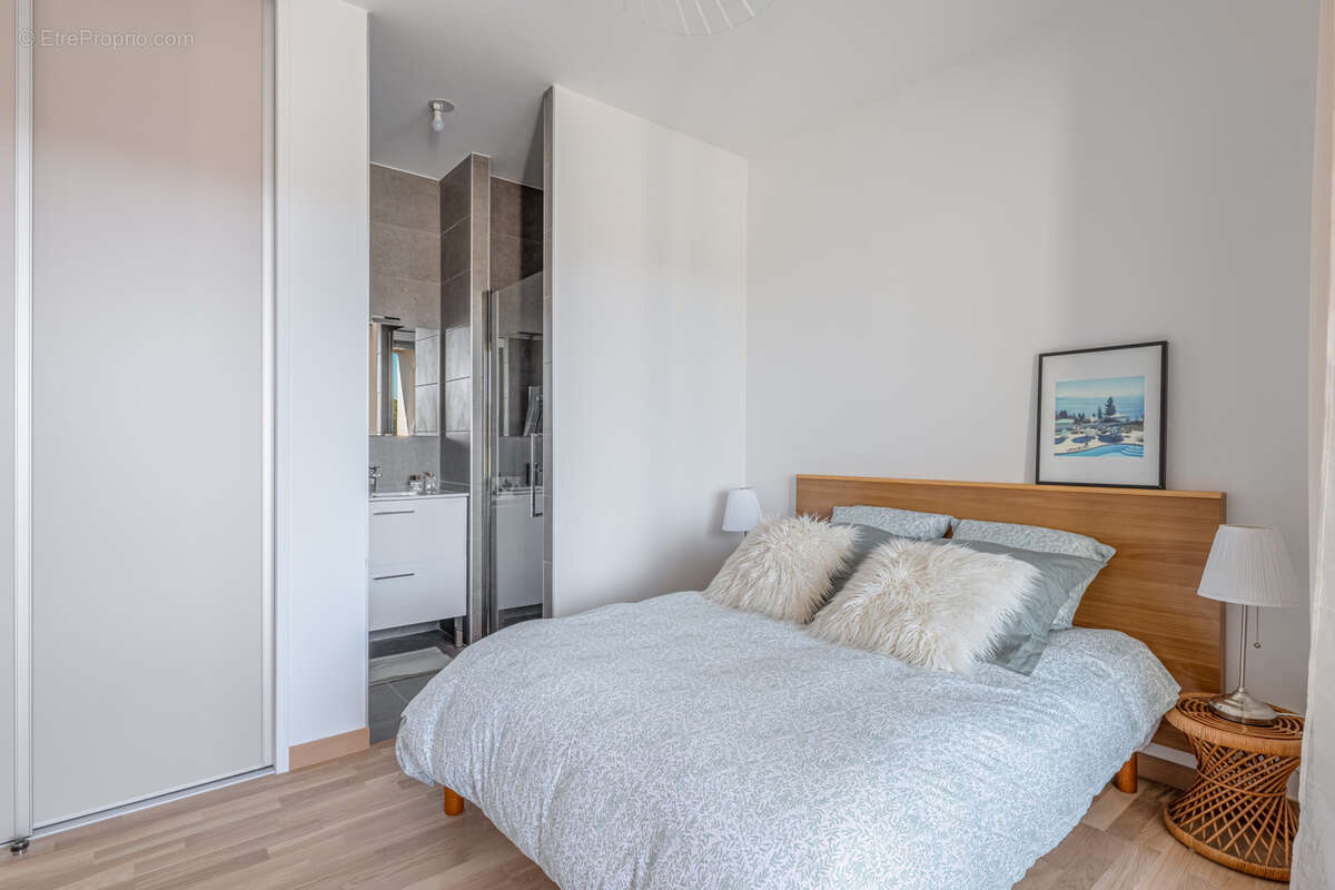 Appartement à LA TOUR-DE-SALVAGNY