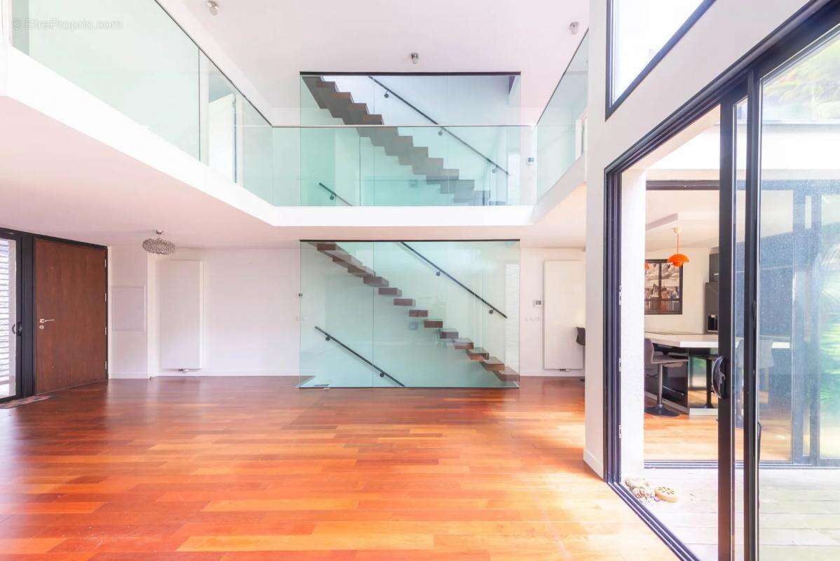 Maison à LA GARENNE-COLOMBES