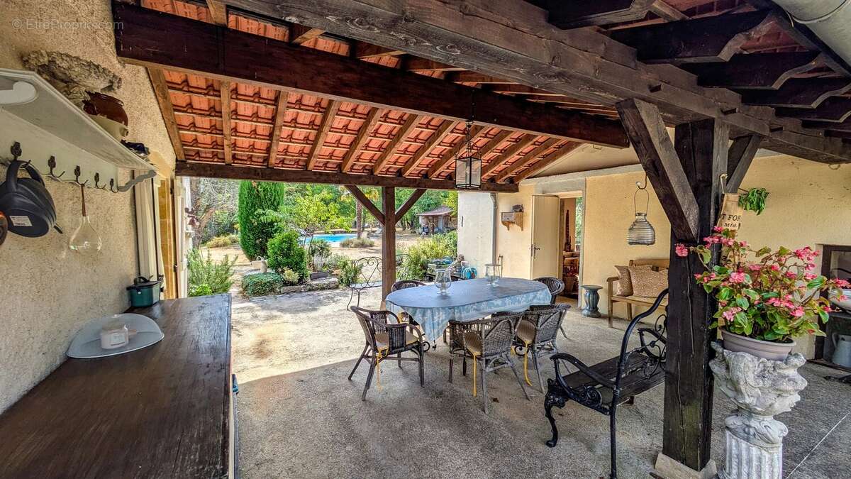 Livernon - Élégante propriété de campagne avec piscine, court de tennis et 2,5 hectares - photo 16