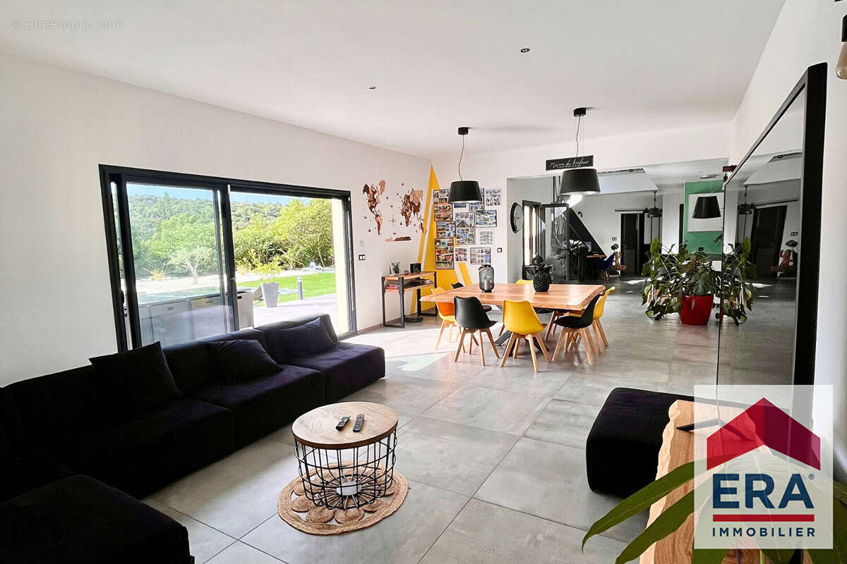 Maison à LES GRANGES-GONTARDES