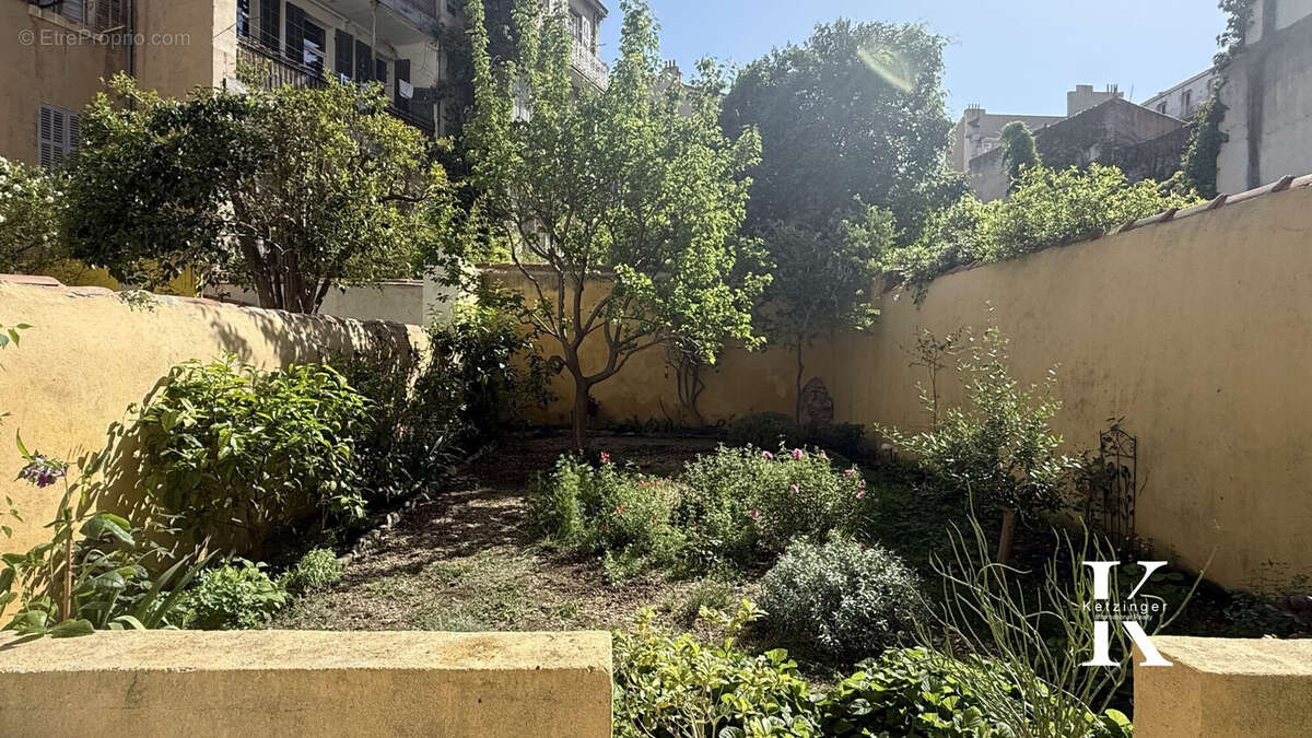 Appartement à MARSEILLE-6E