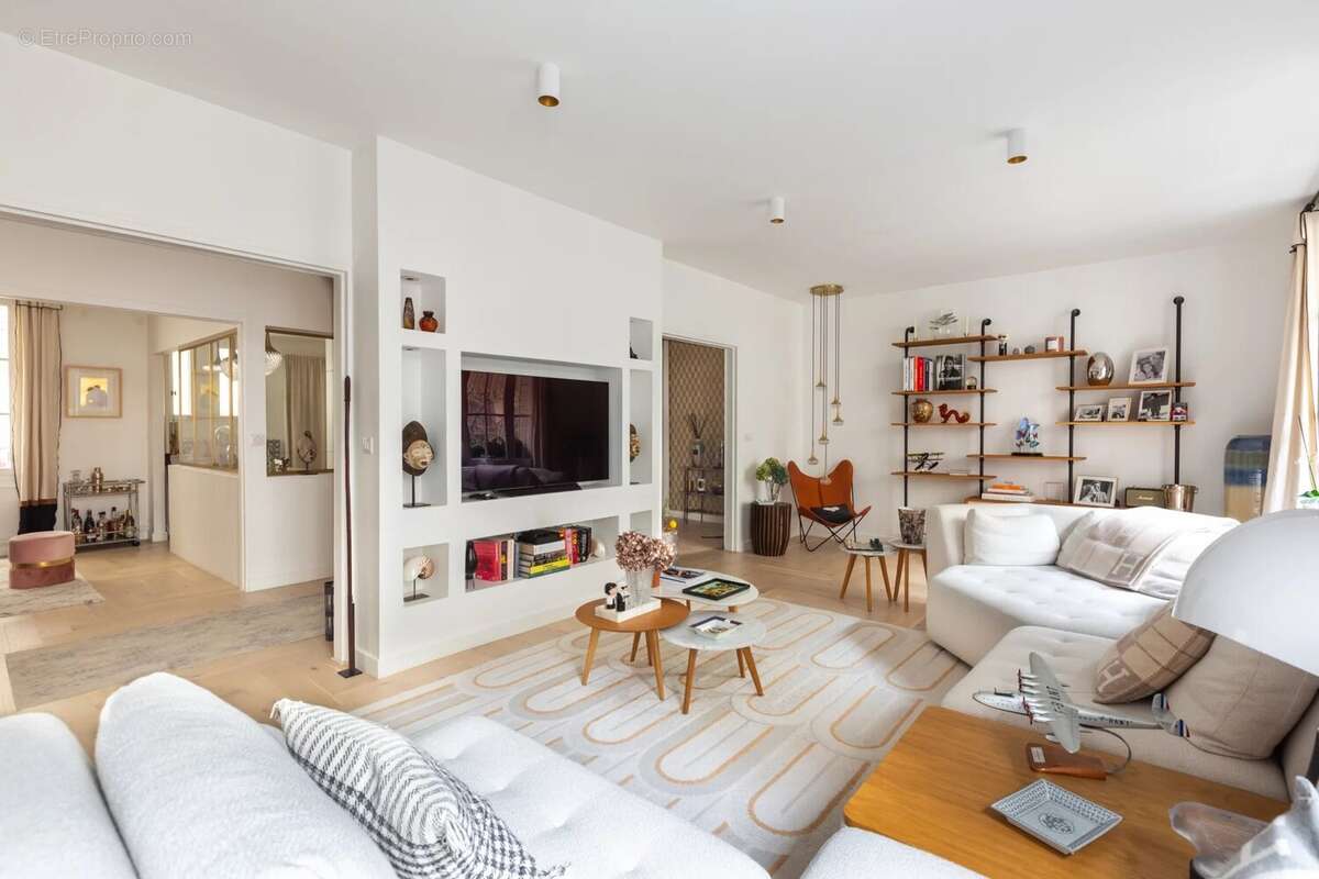 Appartement à PARIS-16E