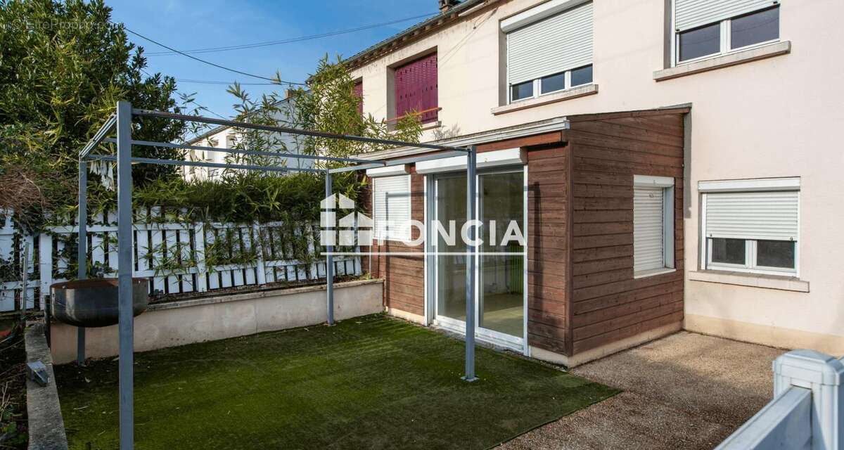 Maison à SAINT-JEAN-DE-LA-RUELLE