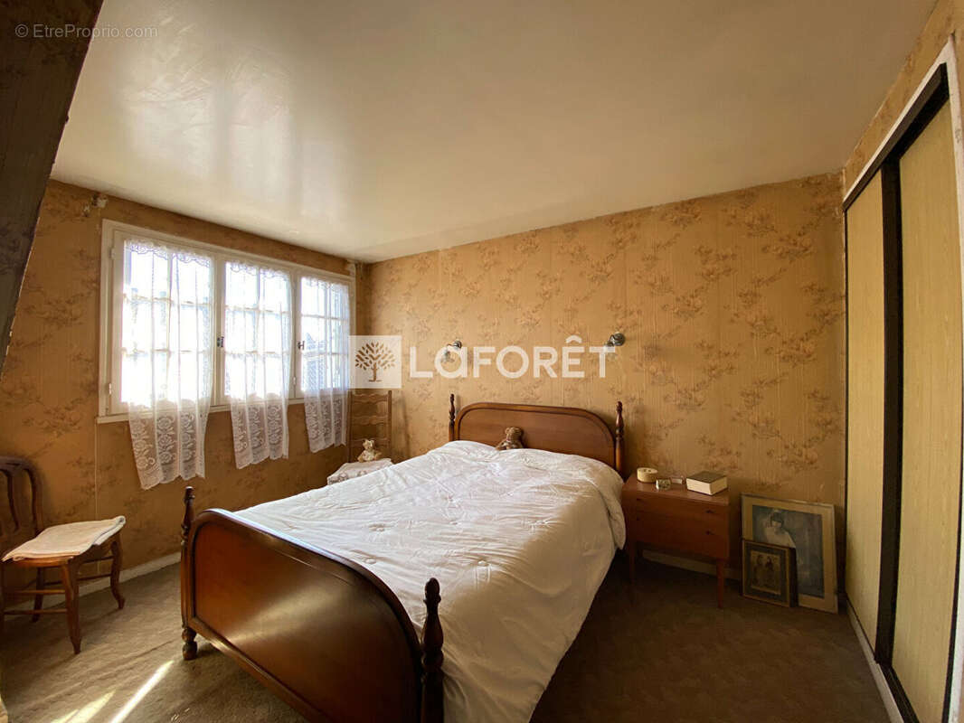 Maison à SAINT-ETIENNE-DU-ROUVRAY