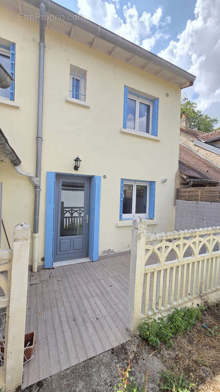SOUVIGNY   Maison atypique de 129 m2 avec terrasse - photo 9
