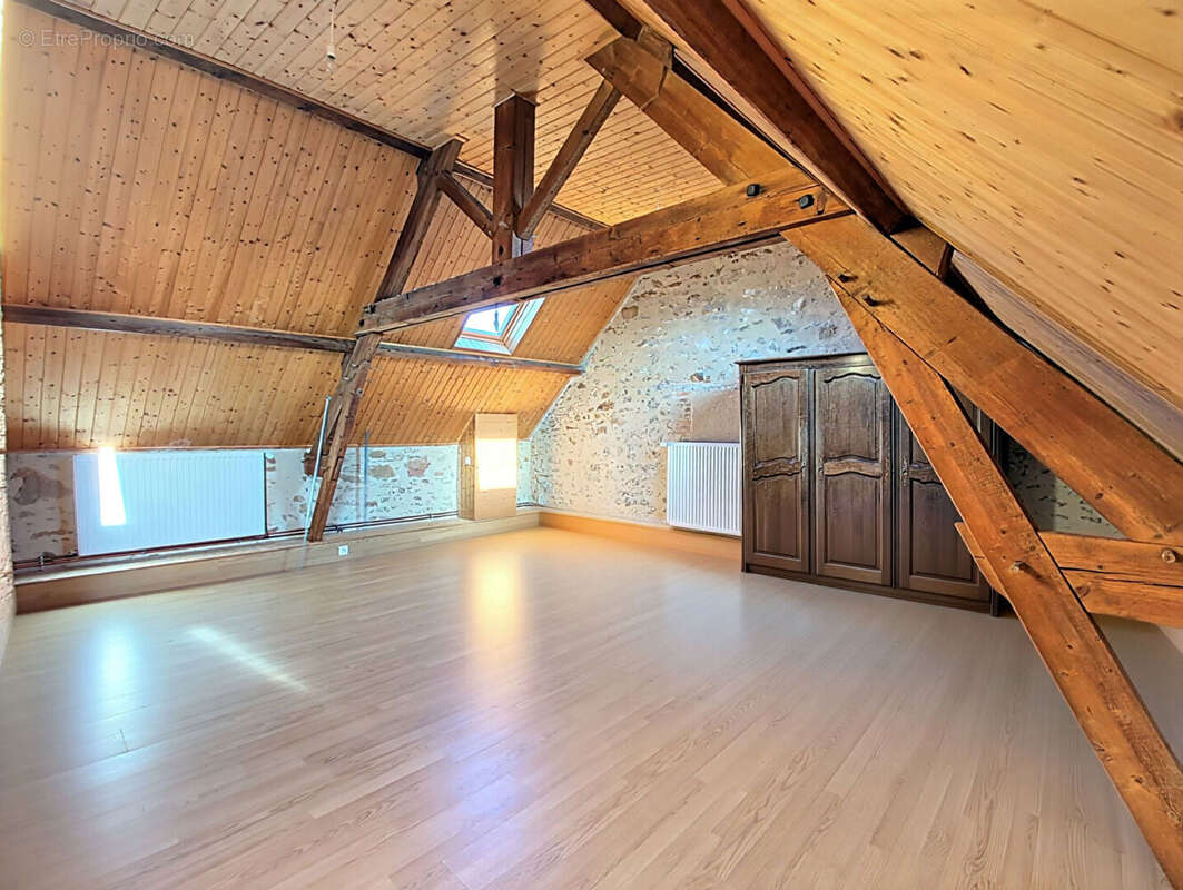 LE POIRE-SUR-VIE - maison de ville 6 chambres - photo 5