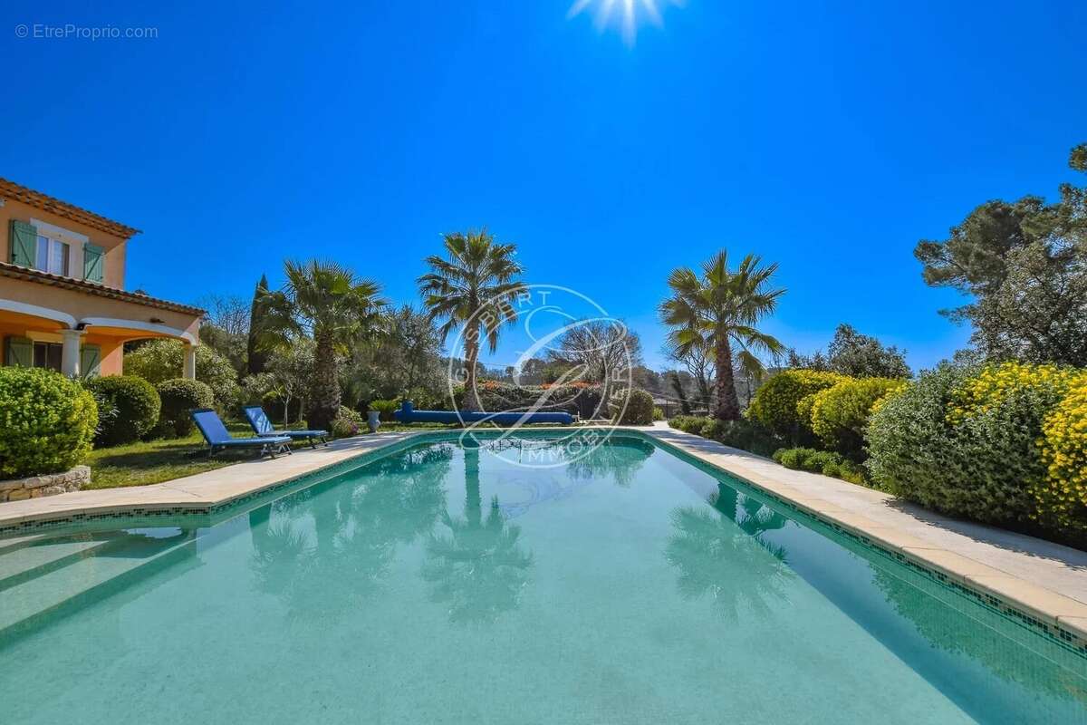 A VENDRE - FLAYOSC très belle villa avec vue dominante et piscine - photo 3