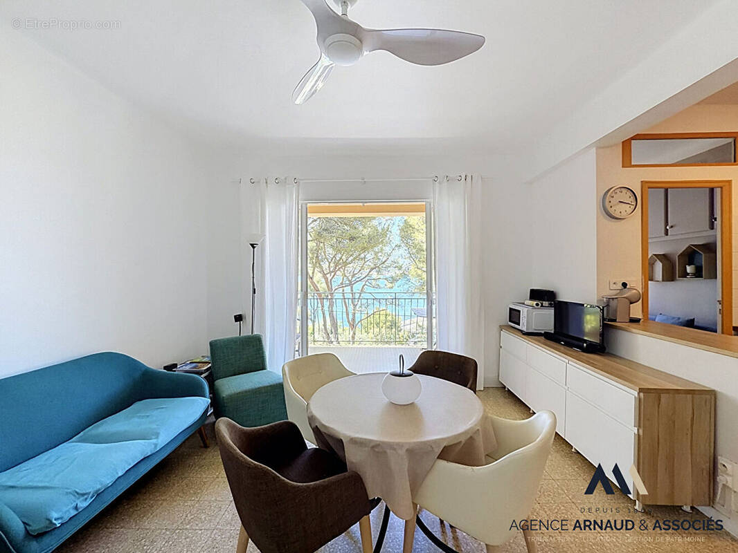 Appartement à SAINT-CYR-SUR-MER