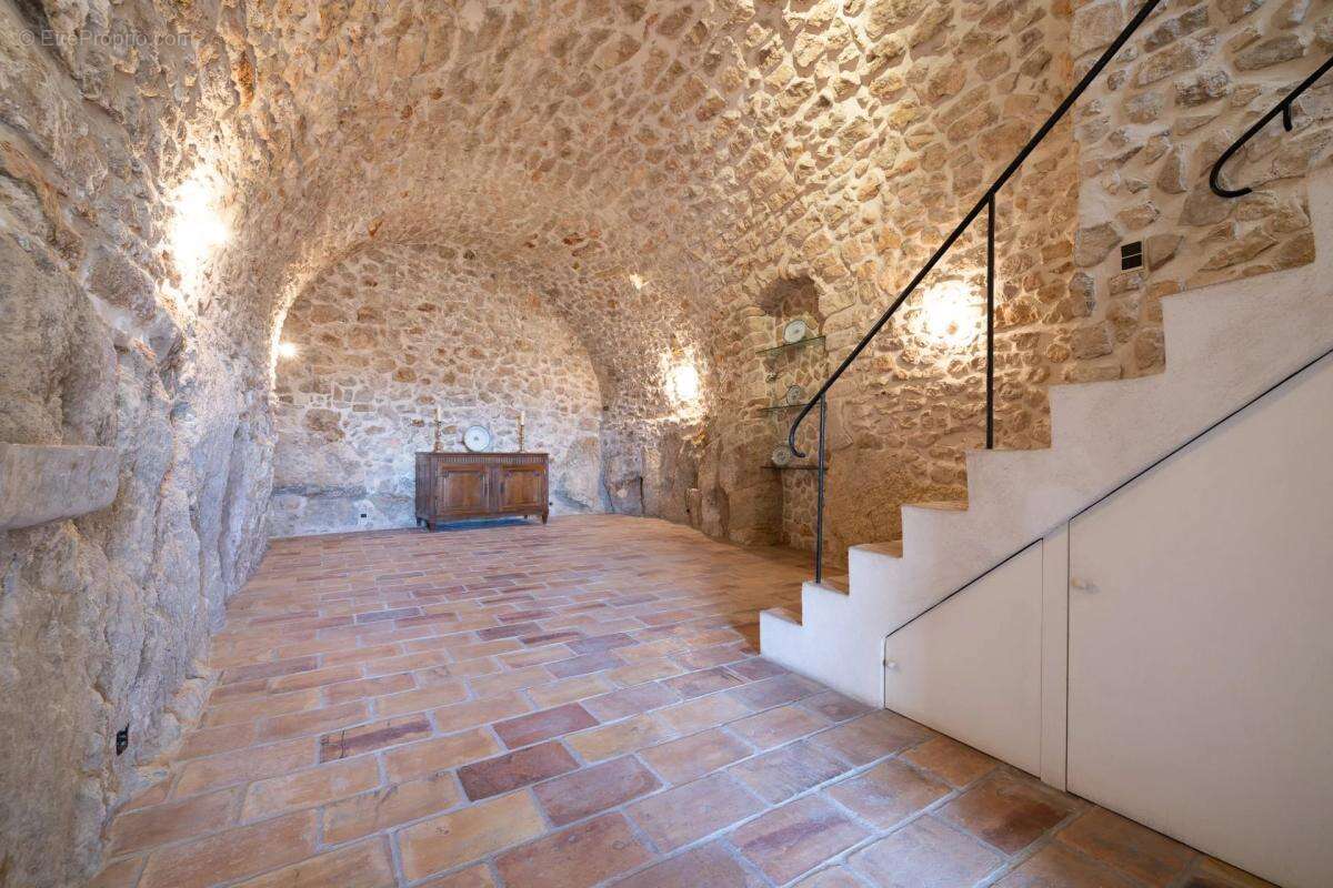 Appartement à CHATEAUNEUF-GRASSE