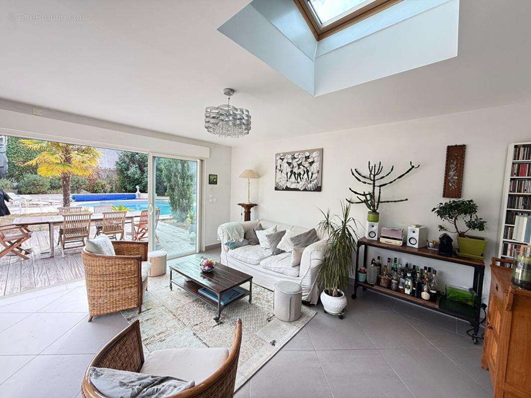 Maison à SAINT-YRIEIX-SUR-CHARENTE