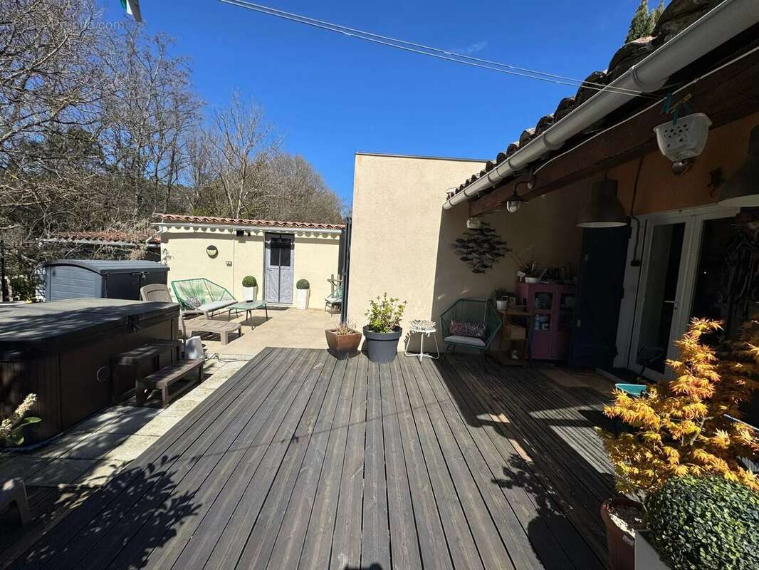 Maison à ENTRECASTEAUX