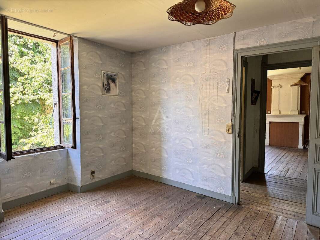 ttenaAuthentique maison charentaise à rénover avec dépendances et beau potentiel d'agrandissement - photo 9