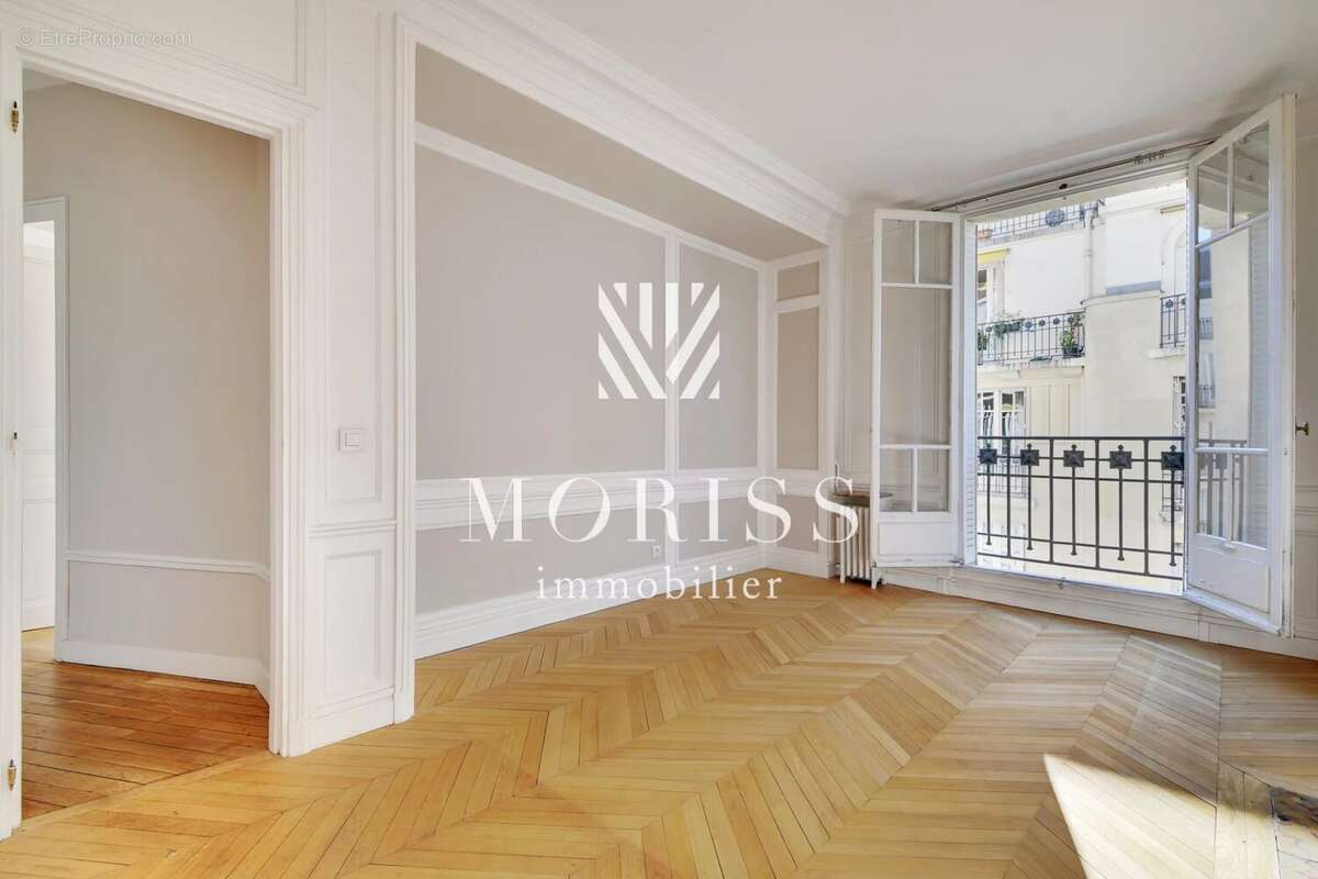 Appartement à PARIS-16E