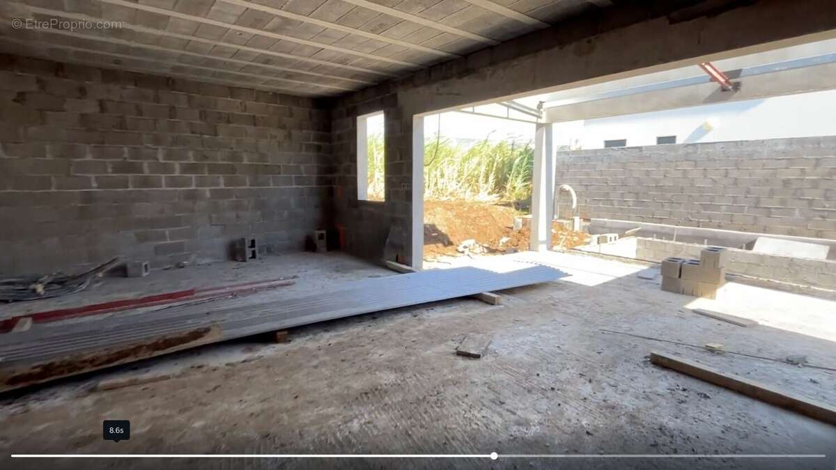 Maison 133 m² à Sainte-Suzanne  - photo 7