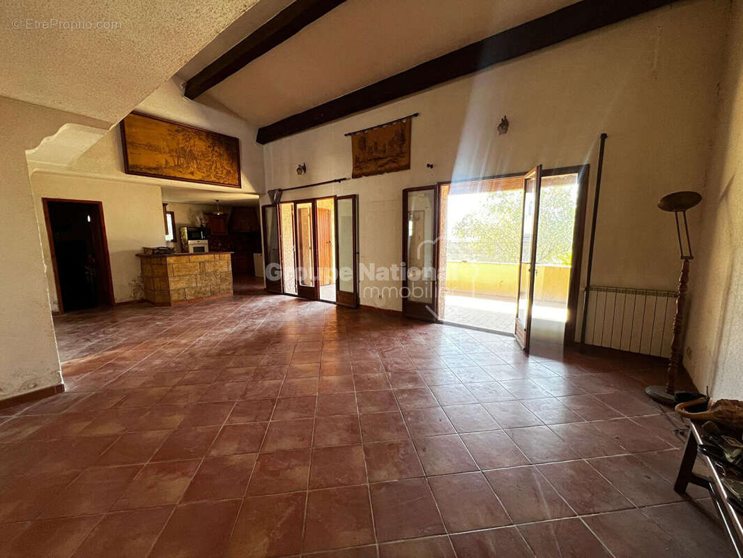 A SAISIR ! VILLA A RENOVER 4 chambres garage piscinable - photo 2
