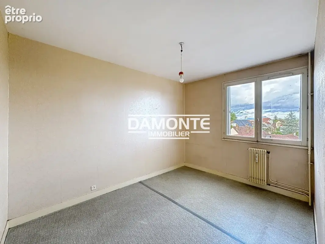 Appartement de Type 3 - Troyes - Balcon et place de parking - photo 5